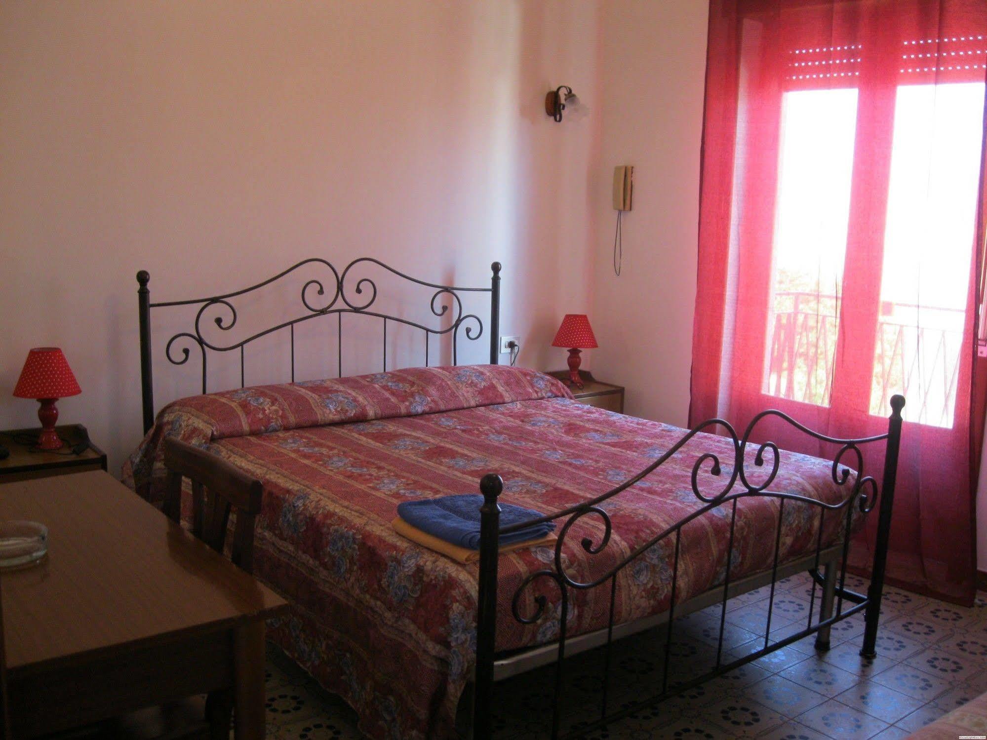 Hotel California Μιλάτσο Εξωτερικό φωτογραφία
