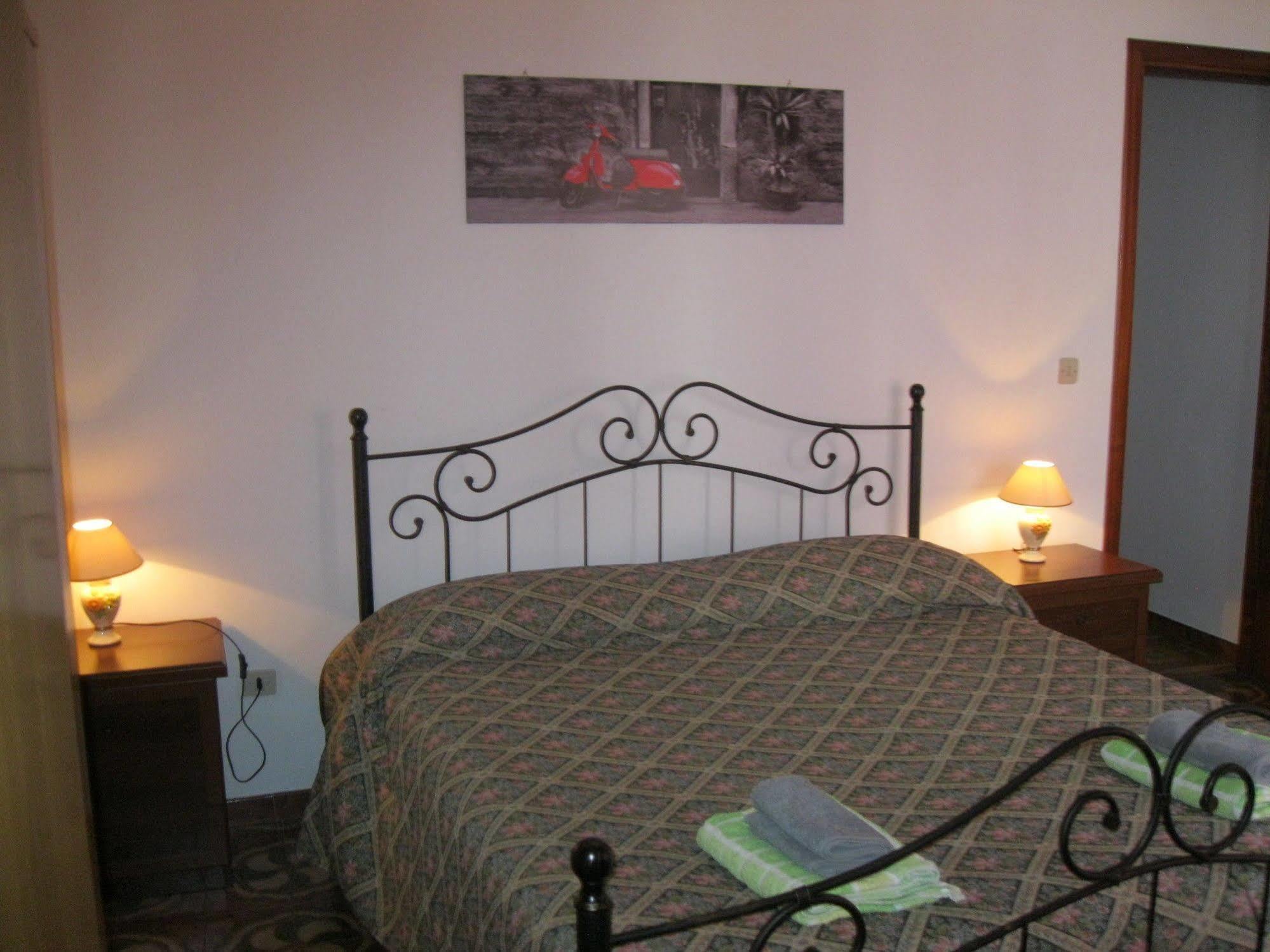 Hotel California Μιλάτσο Εξωτερικό φωτογραφία